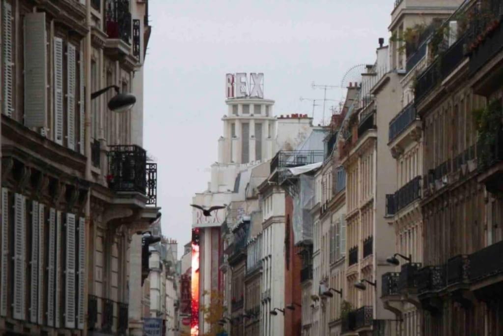 Charming Parisian Apartment Under The Rooftops Eksteriør bilde