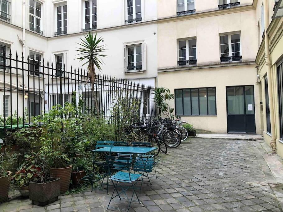 Charming Parisian Apartment Under The Rooftops Eksteriør bilde